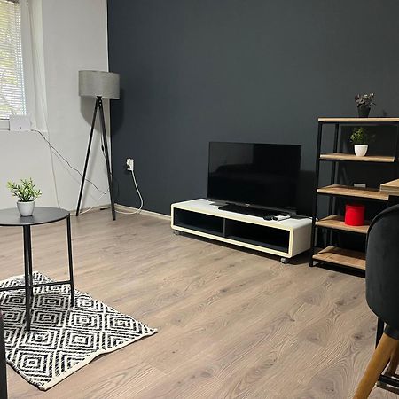 Central M - 5 Apartments Skopje Buitenkant foto