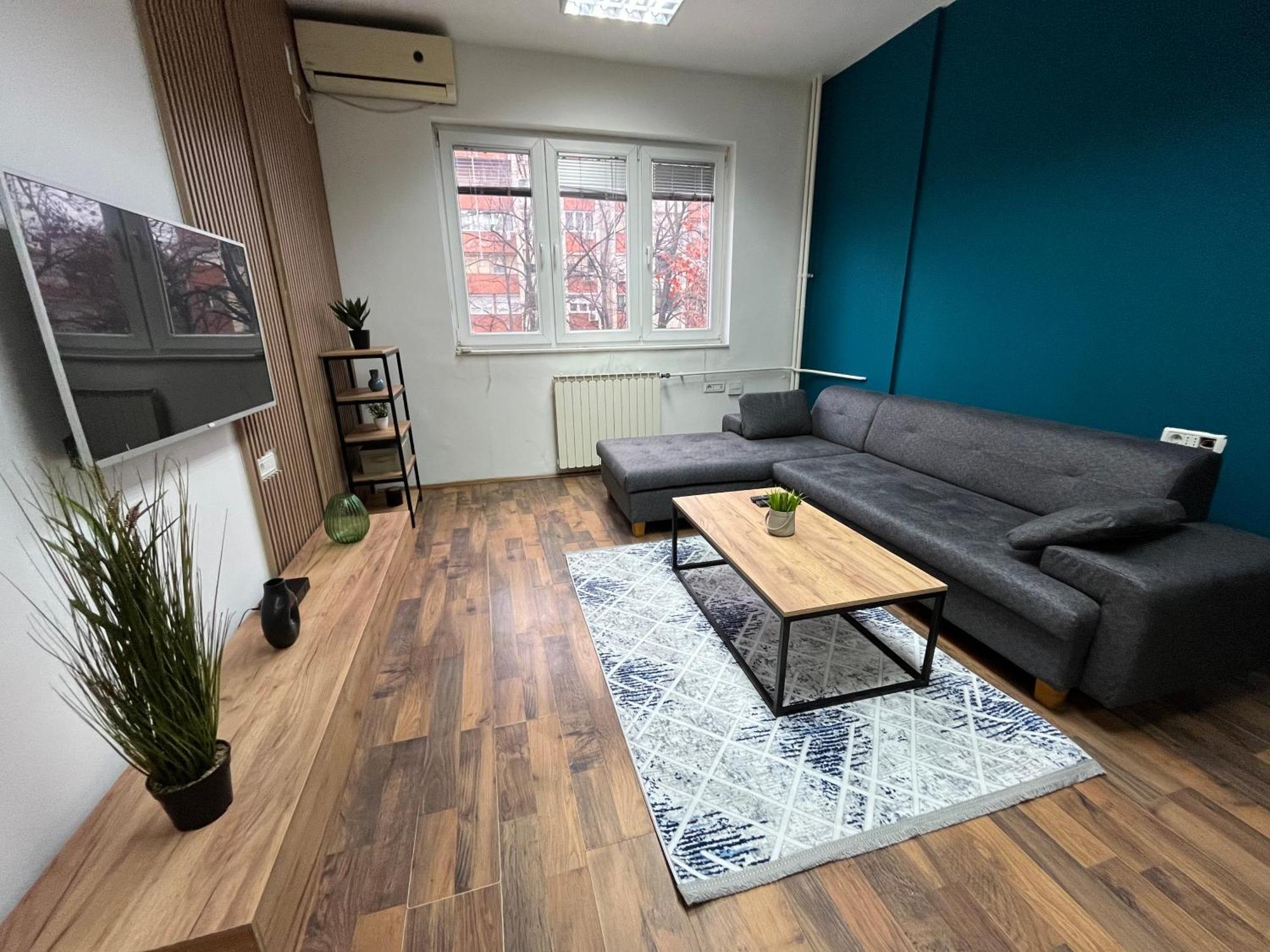 Central M - 5 Apartments Skopje Buitenkant foto