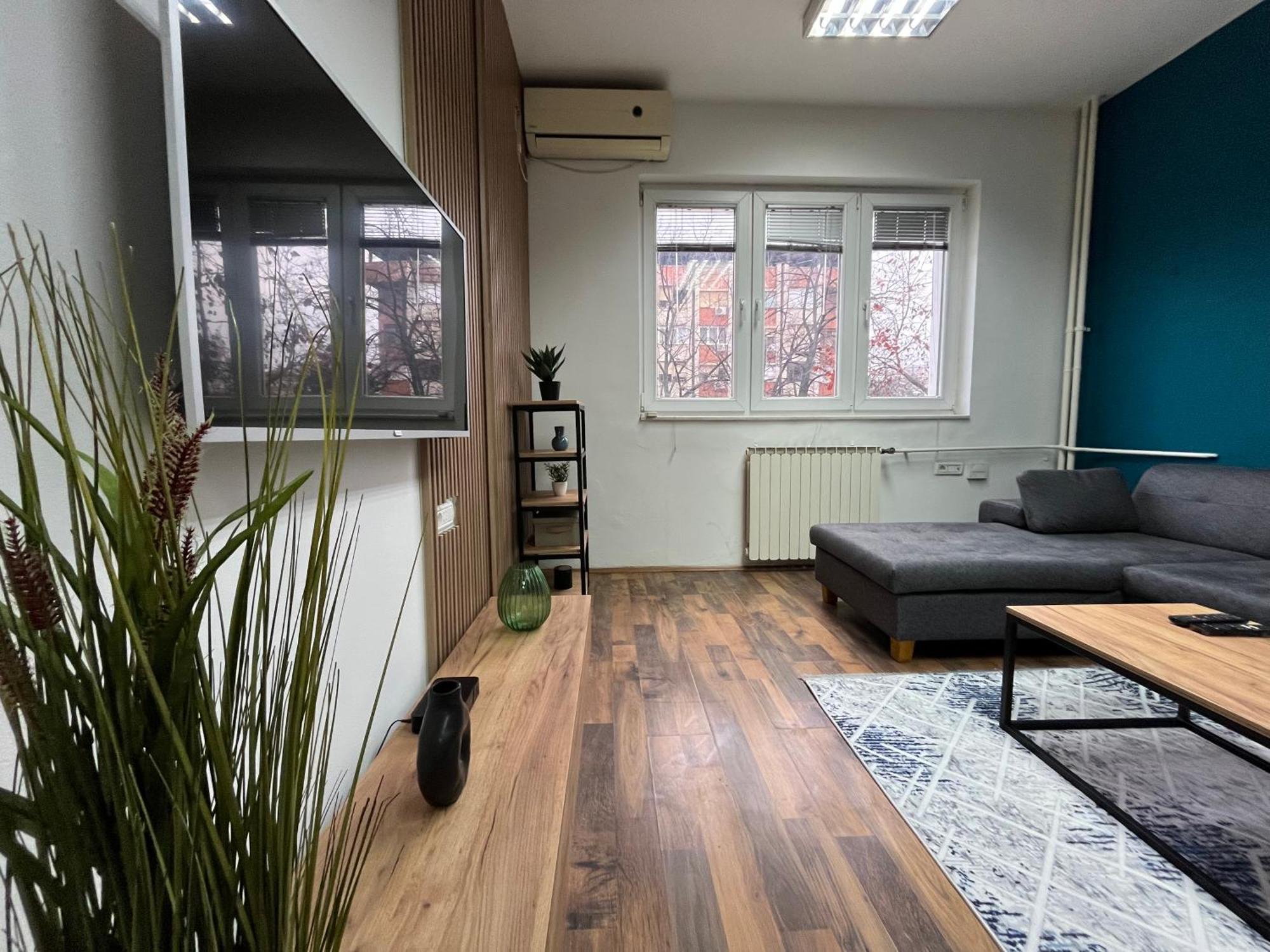 Central M - 5 Apartments Skopje Buitenkant foto