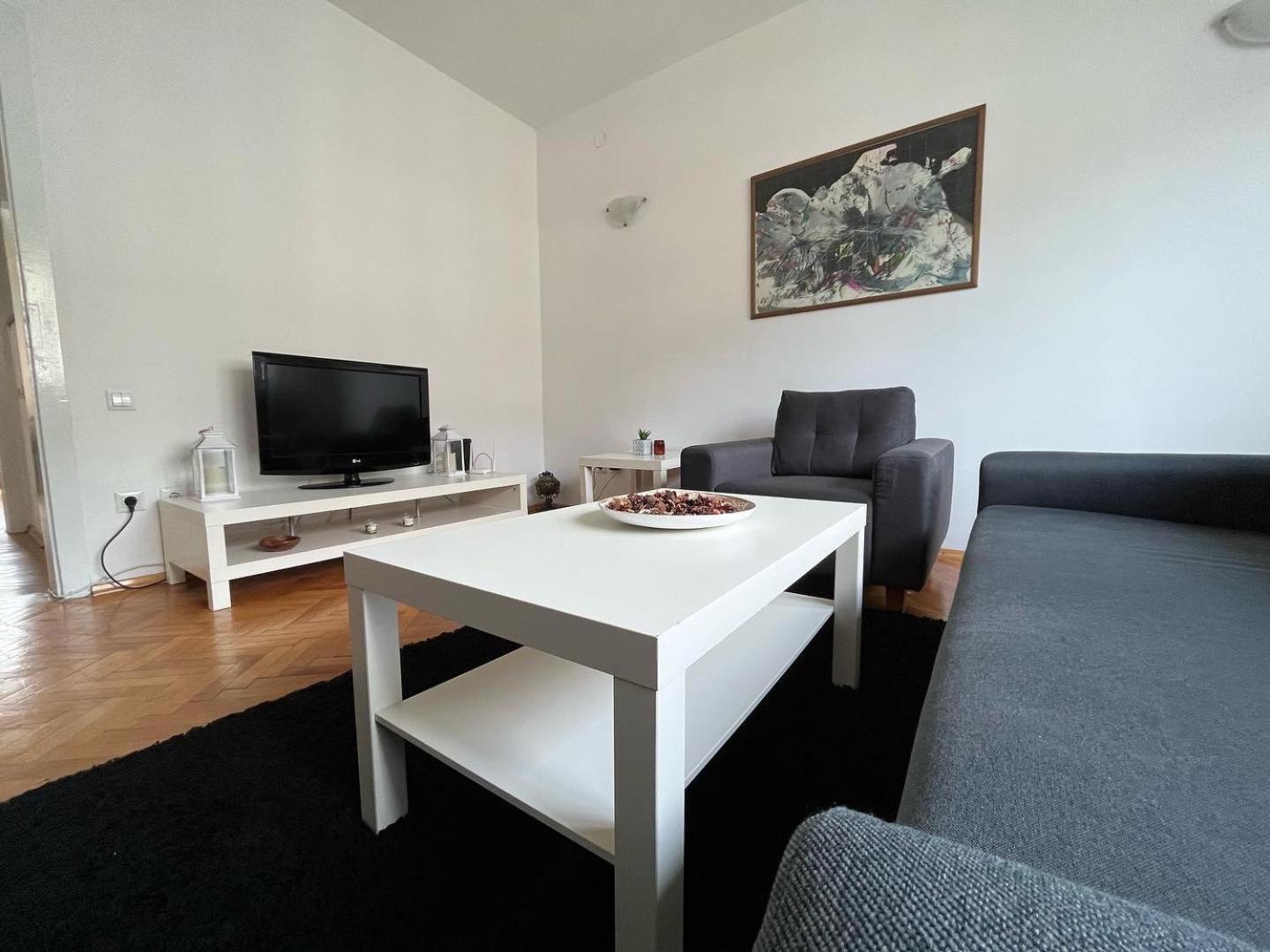 Central M - 5 Apartments Skopje Buitenkant foto