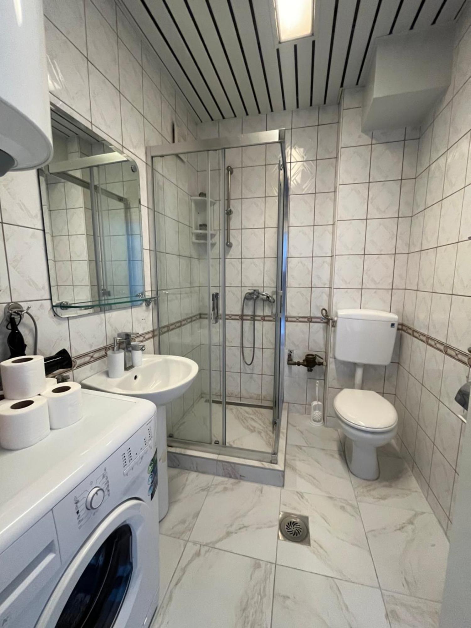 Central M - 5 Apartments Skopje Buitenkant foto