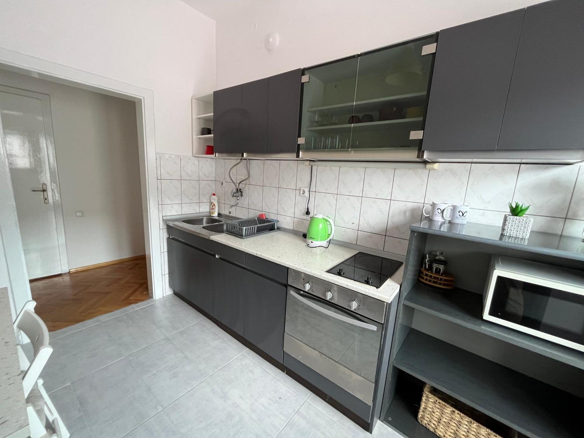 Central M - 5 Apartments Skopje Buitenkant foto