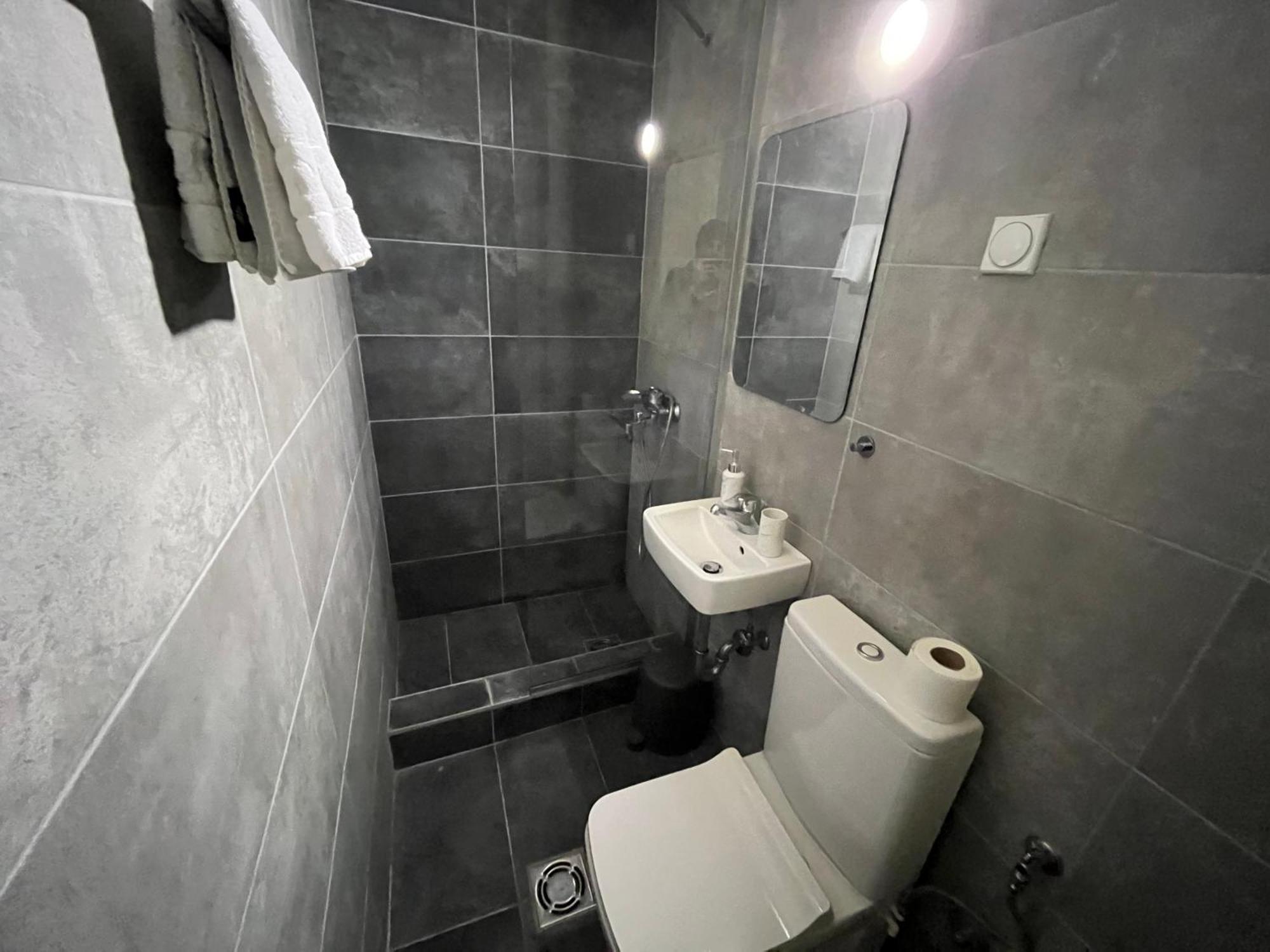 Central M - 5 Apartments Skopje Buitenkant foto