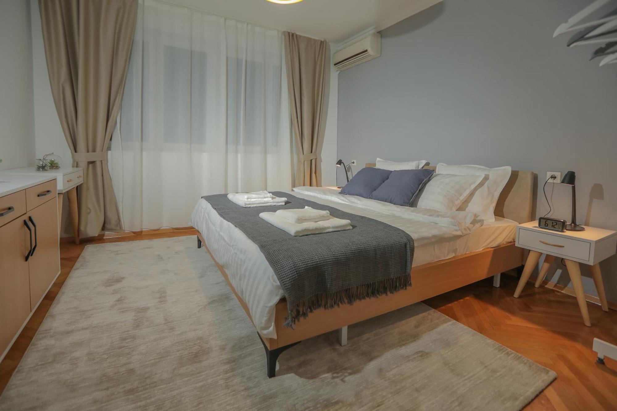 Central M - 5 Apartments Skopje Buitenkant foto