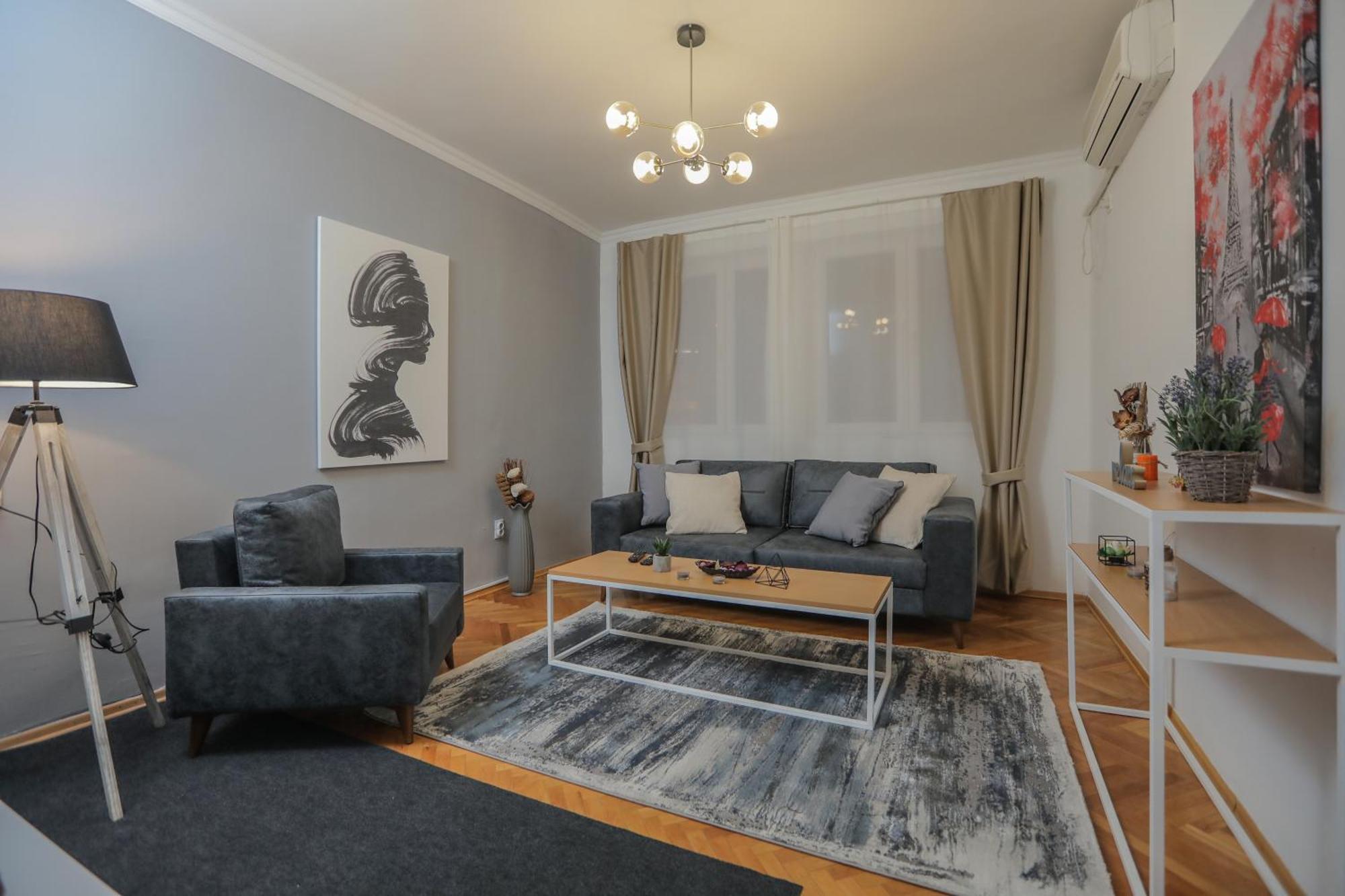 Central M - 5 Apartments Skopje Buitenkant foto